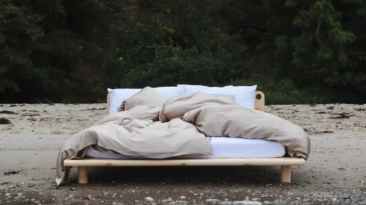 Hvorfor snorker man? - årsager, løsninger og stilrene sovetips - Nordic Weaving