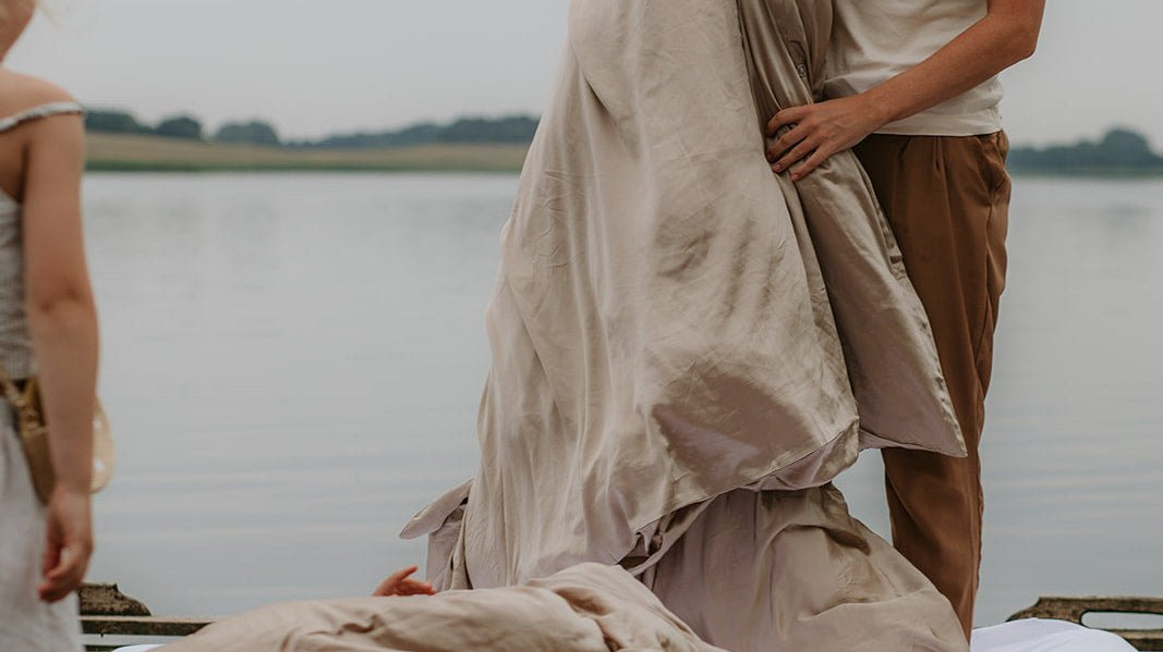 Sådan vasker og plejer du dit silkesengetøj - Nordic Weaving