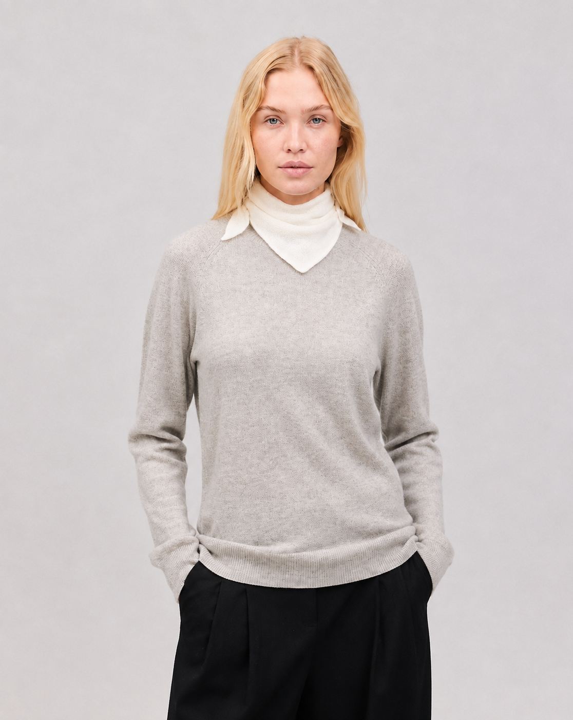 Lille trekantet cashmere tørklæde hvid - Nordic Weaving