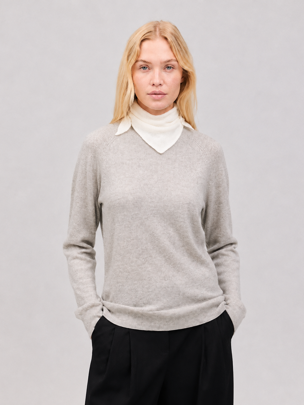 Lille trekantet cashmere tørklæde hvid - Nordic Weaving