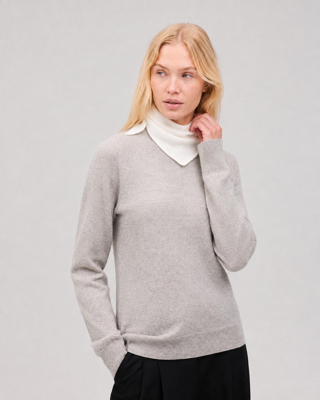 Lille trekantet cashmere tørklæde hvid - Nordic Weaving