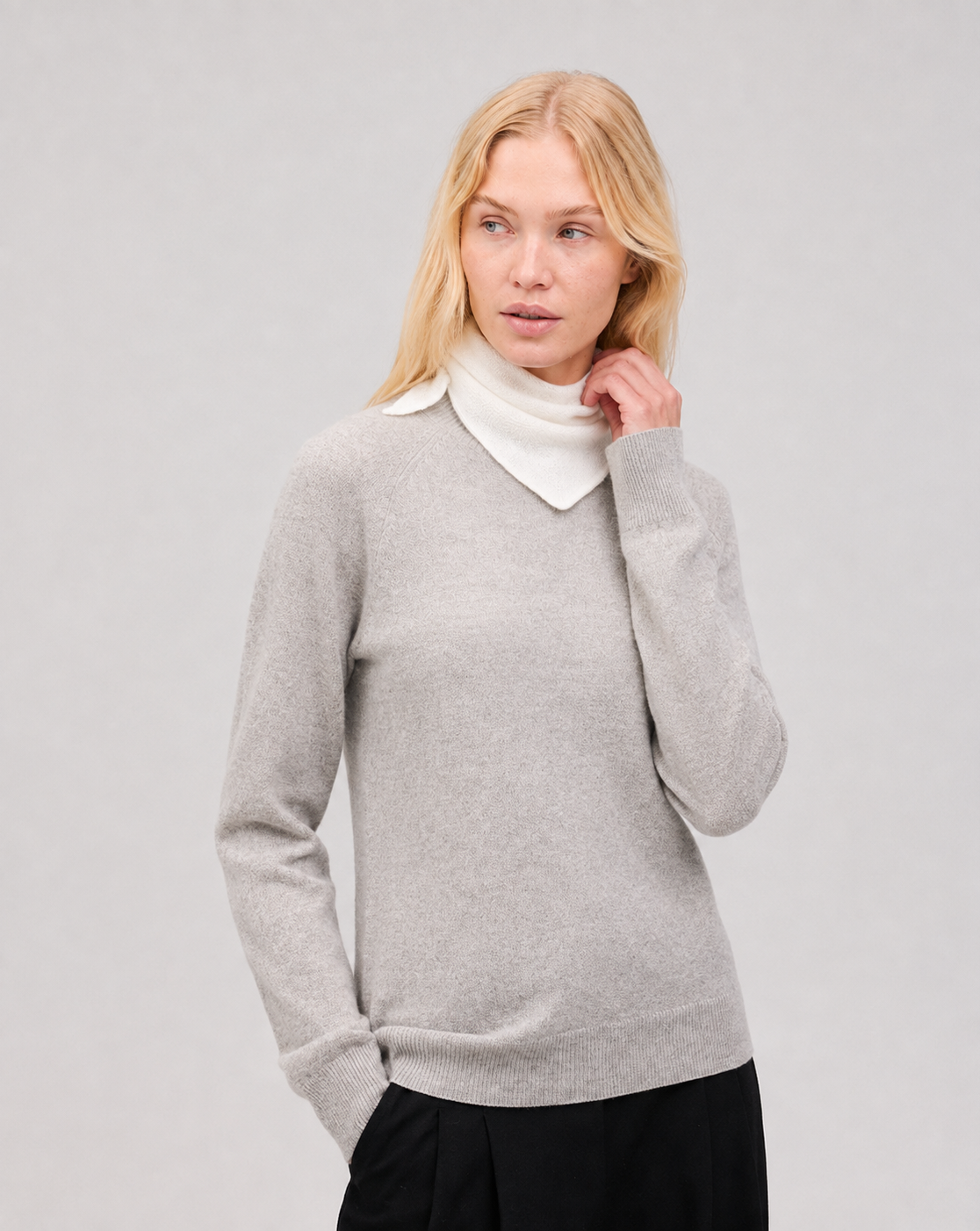 Lille trekantet cashmere tørklæde hvid - Nordic Weaving