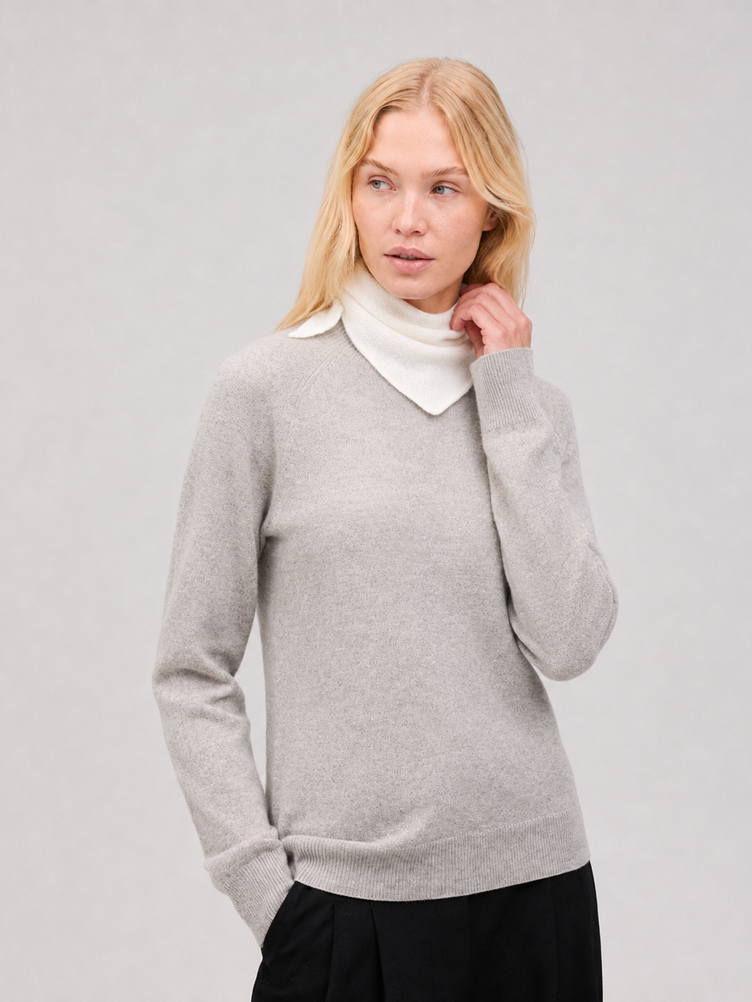 Lille trekantet cashmere tørklæde hvid - Nordic Weaving