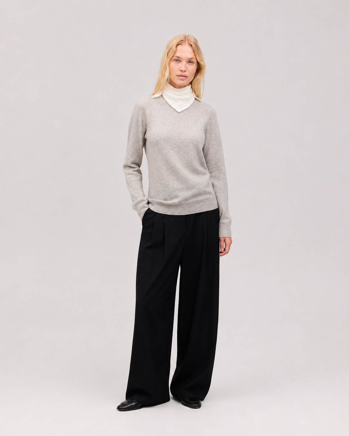 Lille trekantet cashmere tørklæde hvid - Nordic Weaving