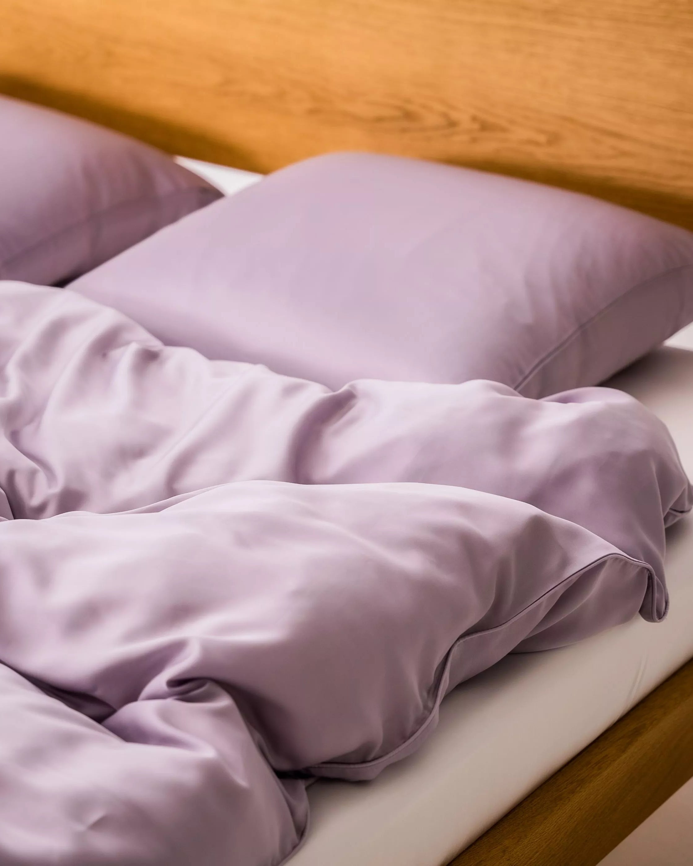 Redt seng med bambus pudebetræk lavendel