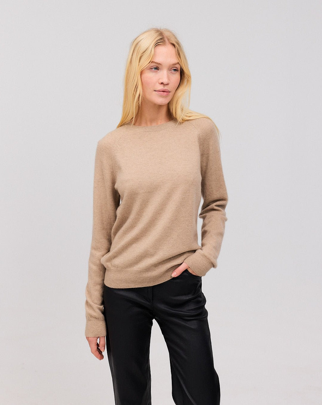 ASTRID cashmere crewneck Sand Melange - Nordic Weaving