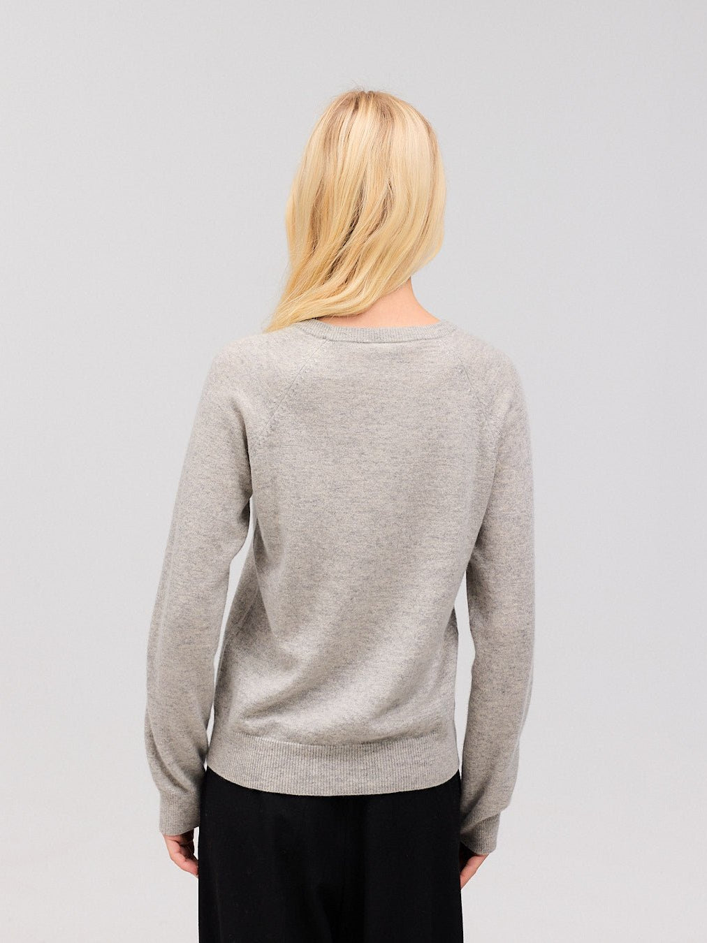 ASTRID cashmere round neck lys grå - Nordic Weaving