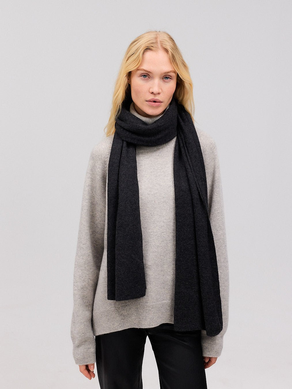 Cashmere halstørklæde mørk grå 70x200cm - Nordic Weaving