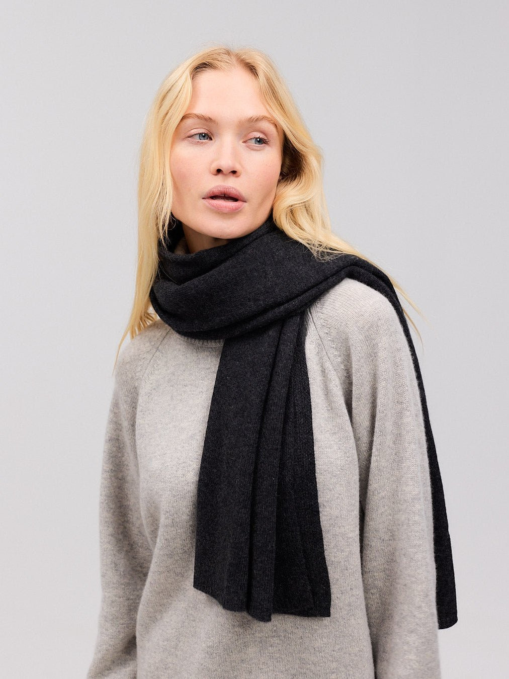 Cashmere halstørklæde mørk grå 70x200cm - Nordic Weaving