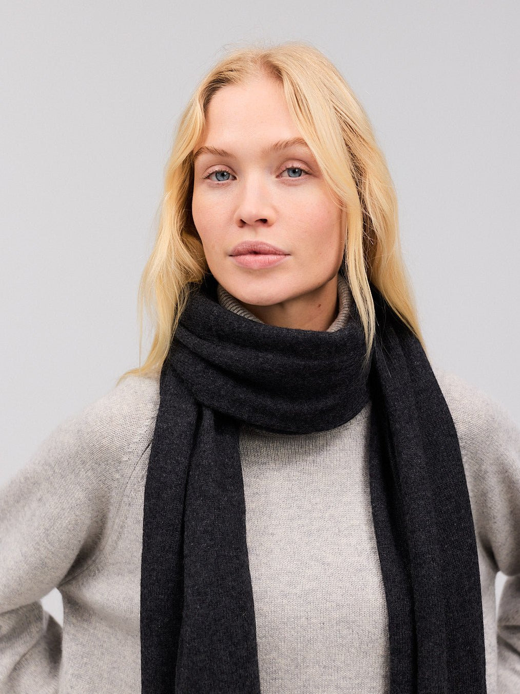 Cashmere halstørklæde mørk grå 70x200cm - Nordic Weaving