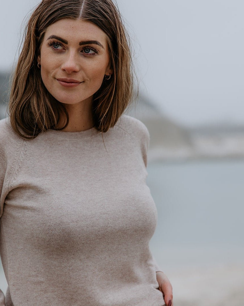 Cashmere round neck sand - Oprydning - Nordic Weaving