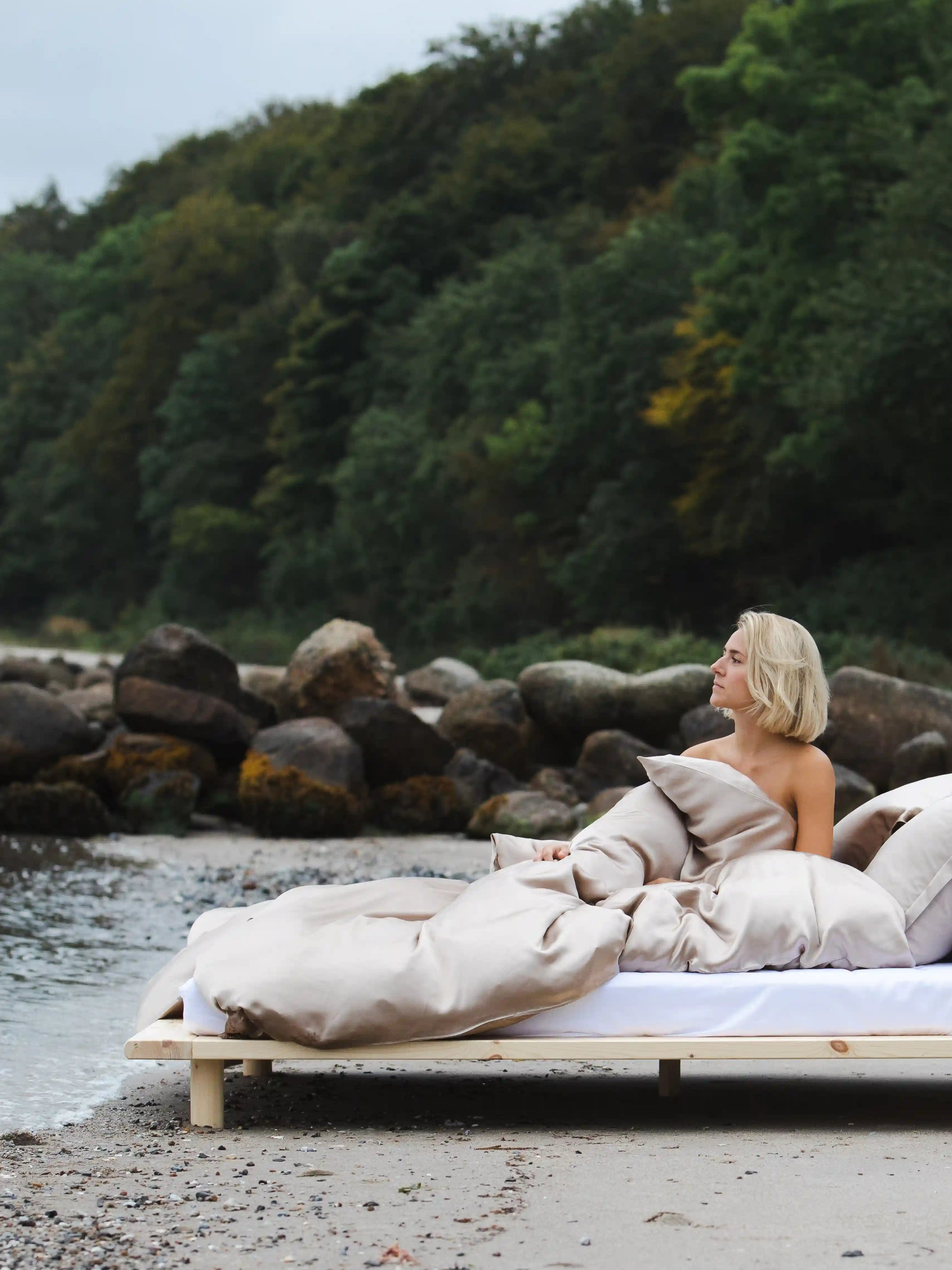 Enkelt silkesengetøj Mocca - Nordic Weaving