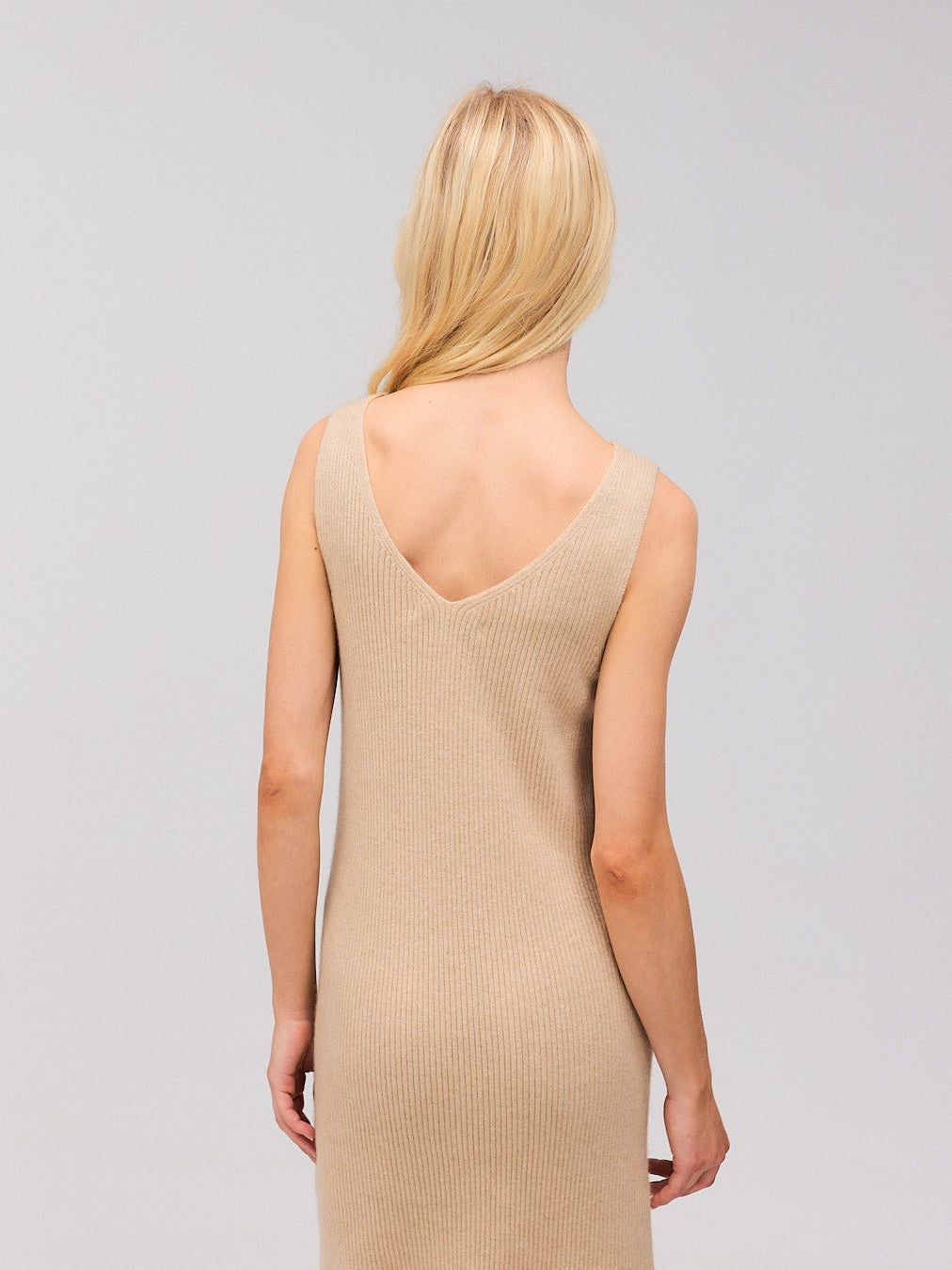 Ribstrikket cashmere kjole beige - Nordic Weaving