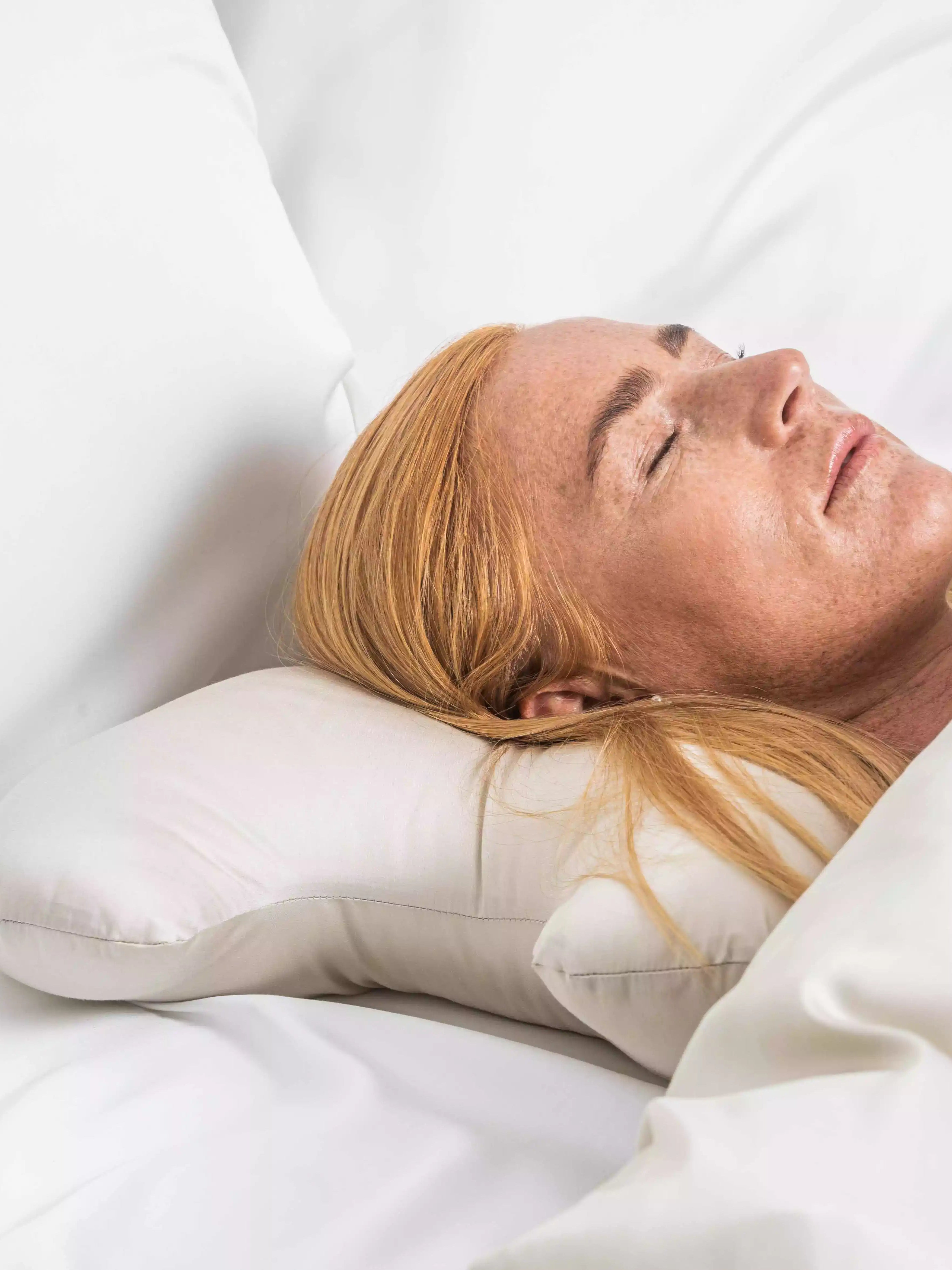 THE FACE PILLOW - Nordic Weaving