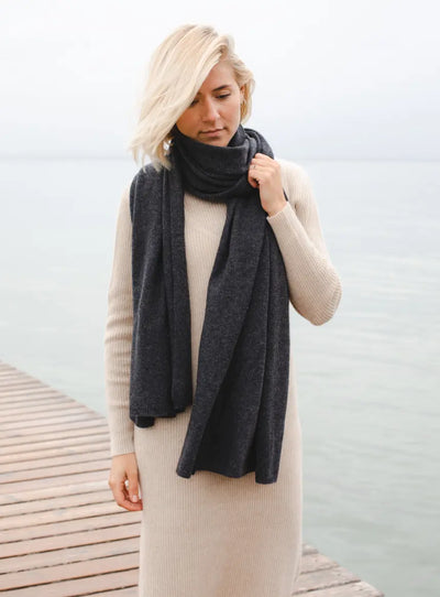 Miljøbillede af Cashmere halstørklæde mørk grå 70x200cm