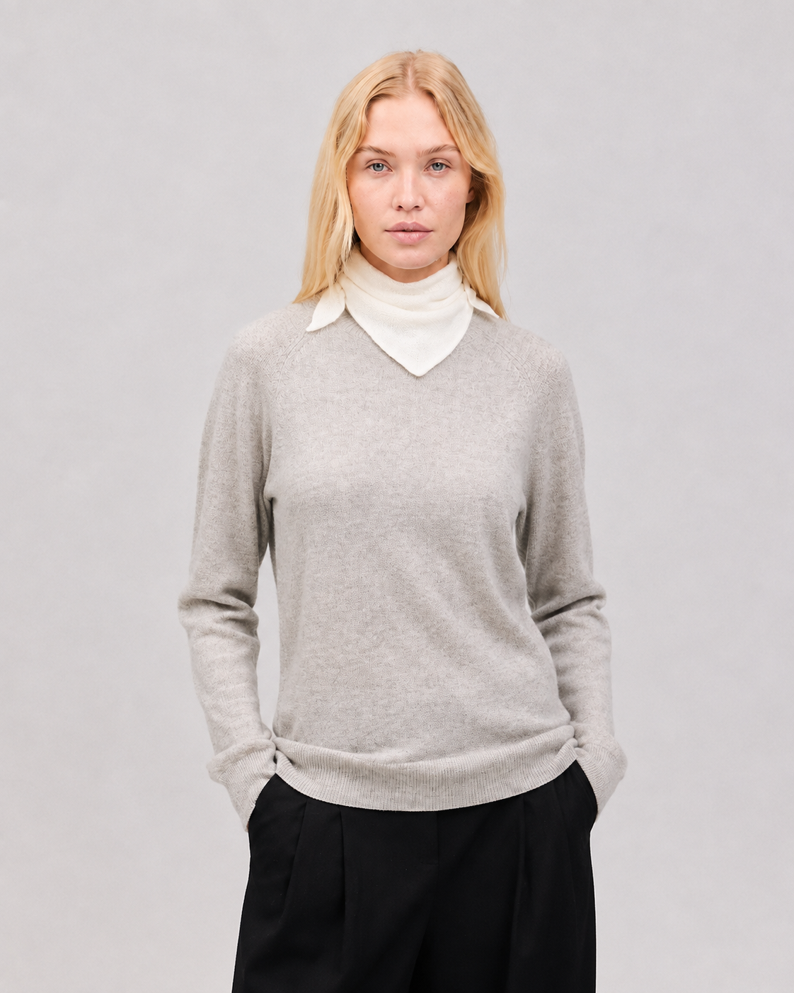 Lille trekantet cashmere tørklæde hvid - Nordic Weaving