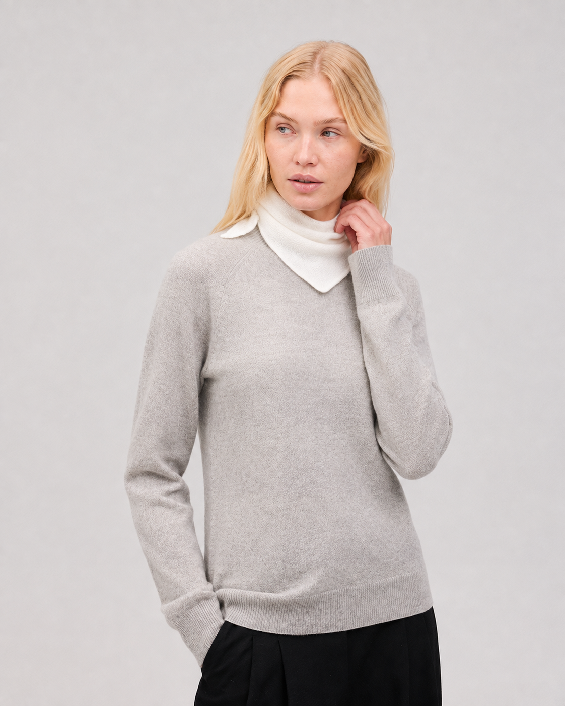 Lille trekantet cashmere tørklæde hvid - Nordic Weaving