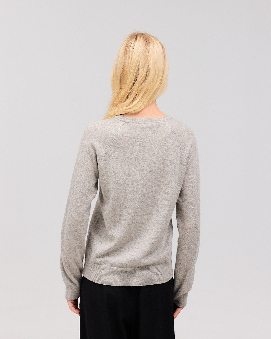 ASTRID cashmere round neck lys grå - Nordic Weaving