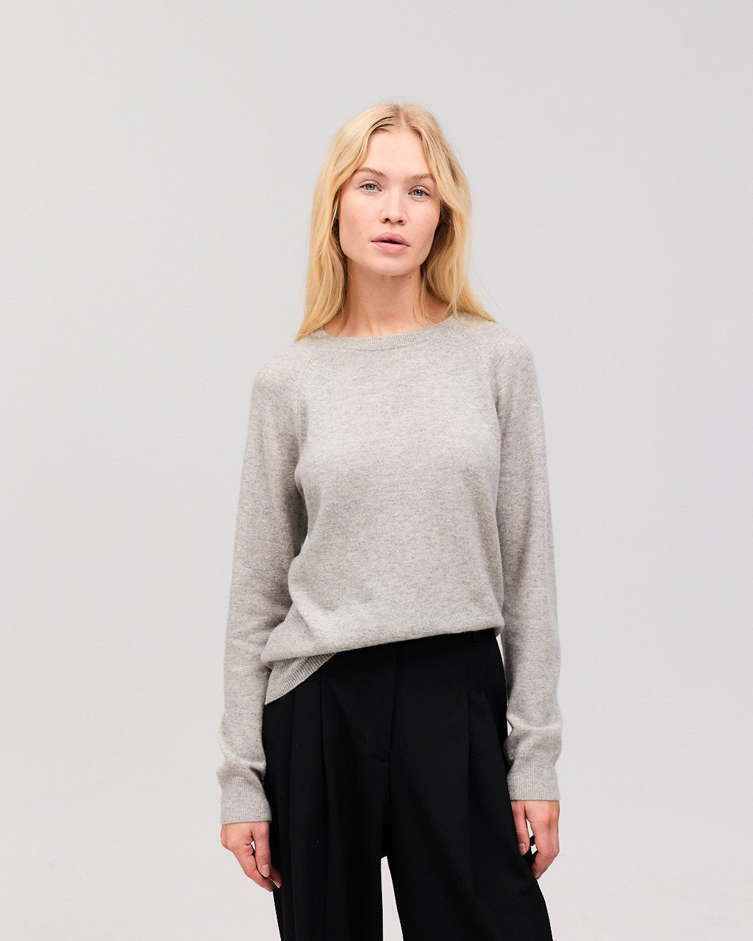 ASTRID cashmere round neck lys grå - Nordic Weaving