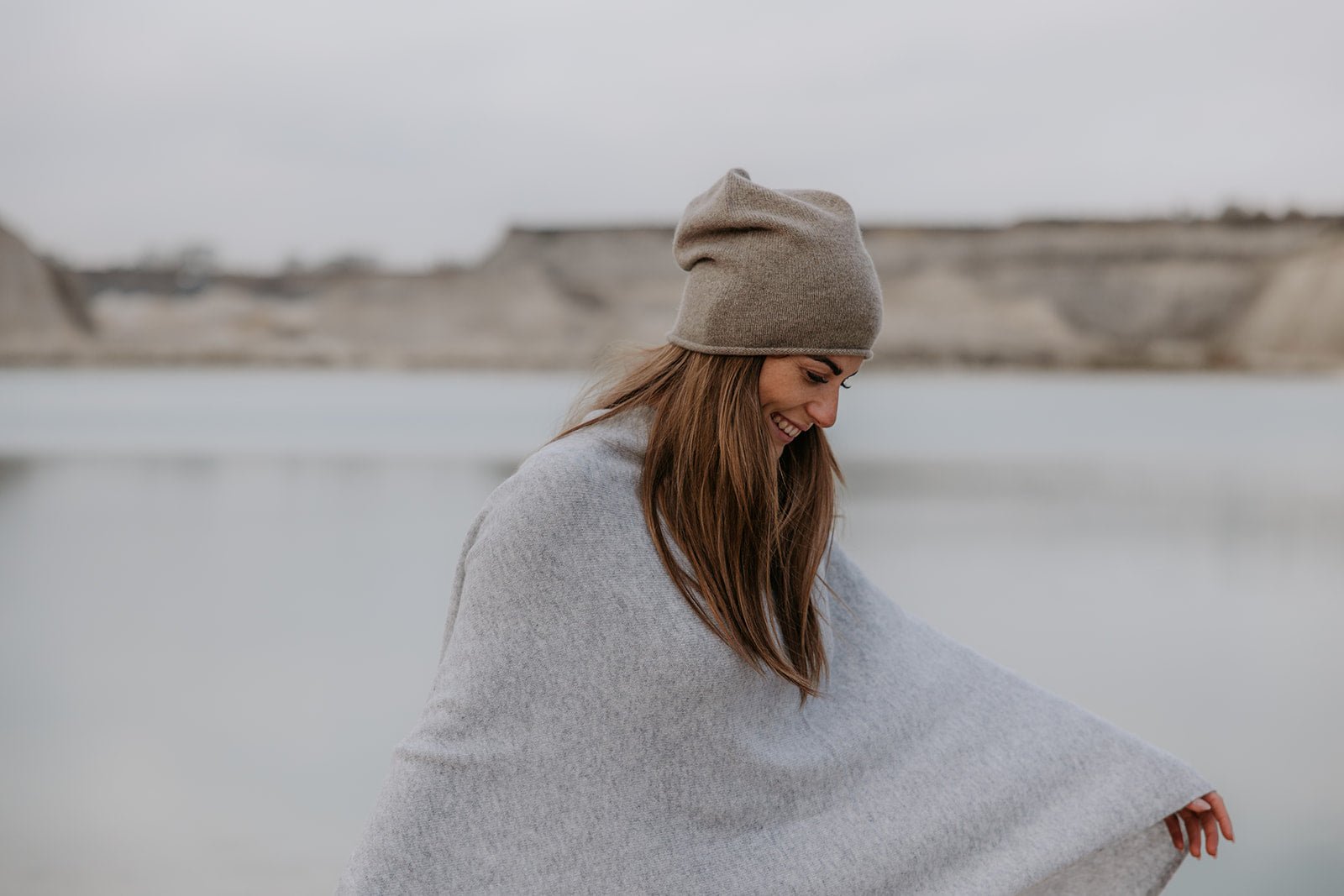 Cashmere poncho lys grå - Nordic Weaving