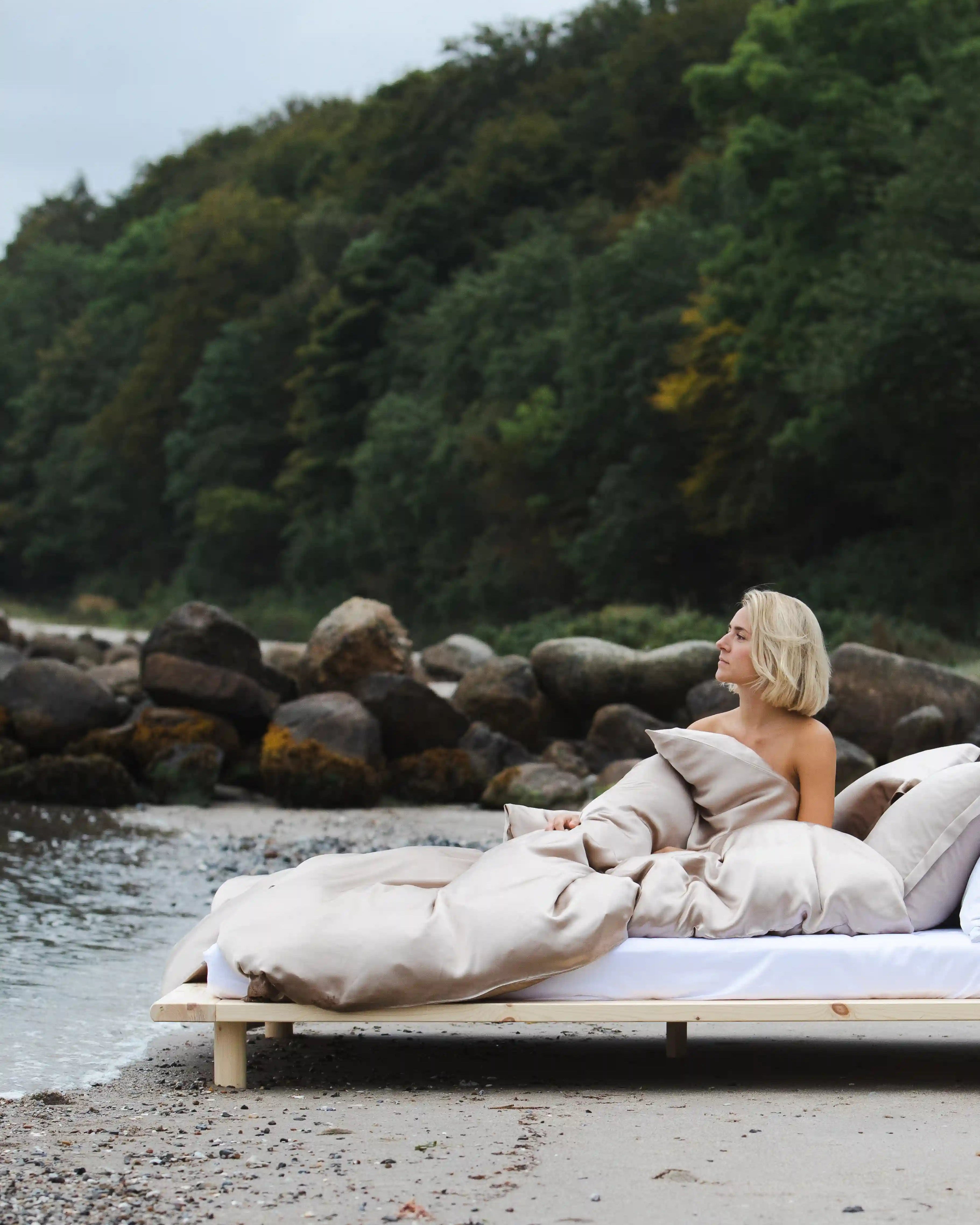 Enkelt silkesengetøj Mocca - Nordic Weaving