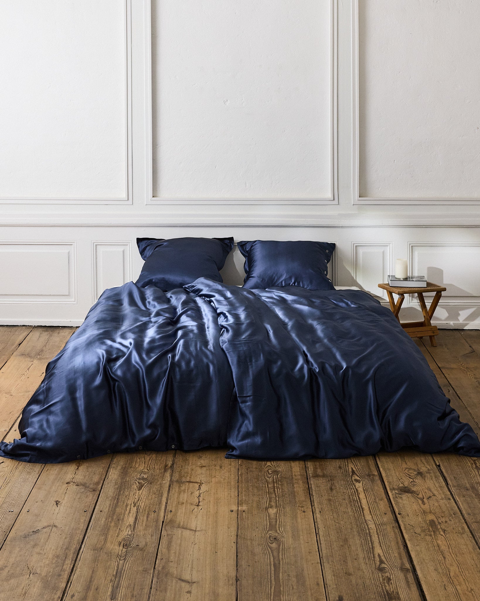 Enkelt silkesengetøj mørk blå - Nordic Weaving