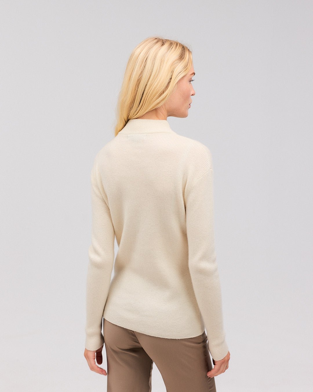 Mathilde ribstrikket cashmere bluse neutral white - Nordic Weaving