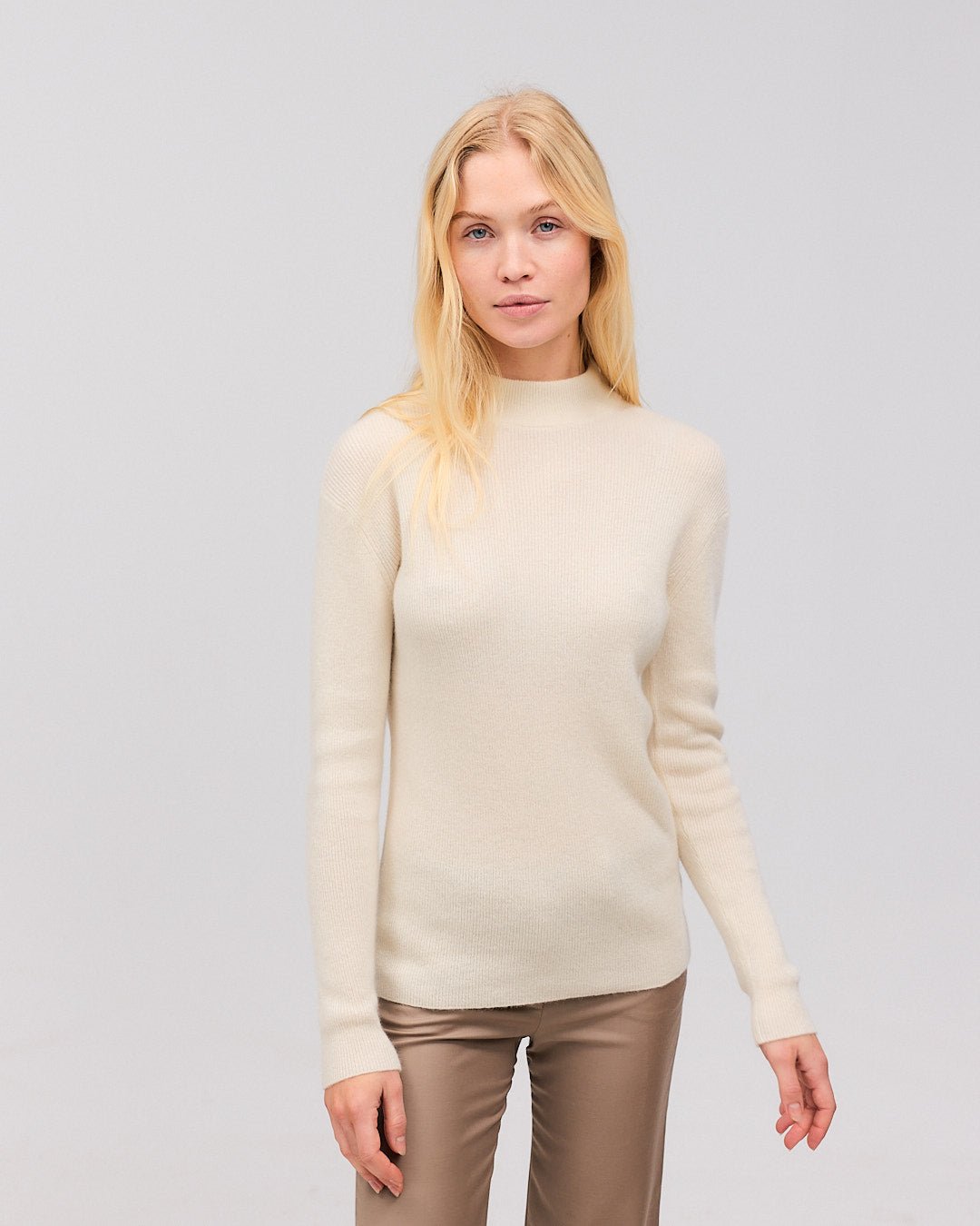 Mathilde ribstrikket cashmere bluse neutral white - Nordic Weaving